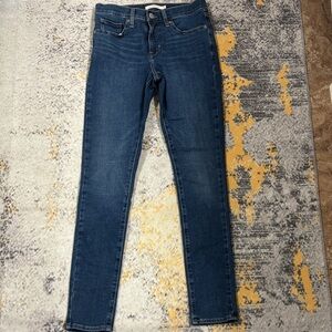Levi's Women's Dark Wash Skinny Jeans